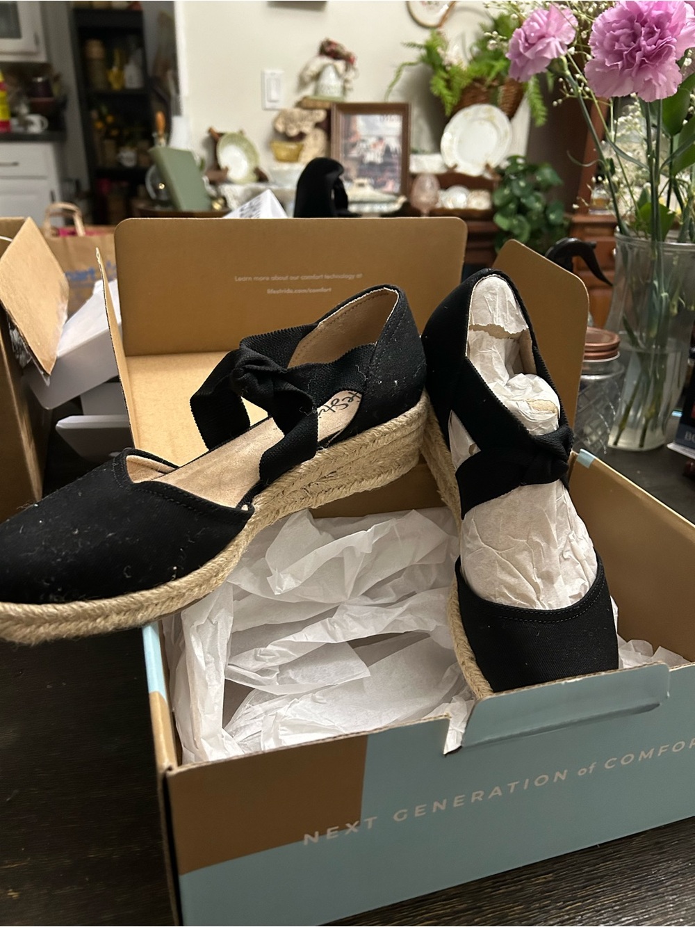 NIB/NWT Life Stride Black Espadrille Wedge Sandals with Ankle Tie